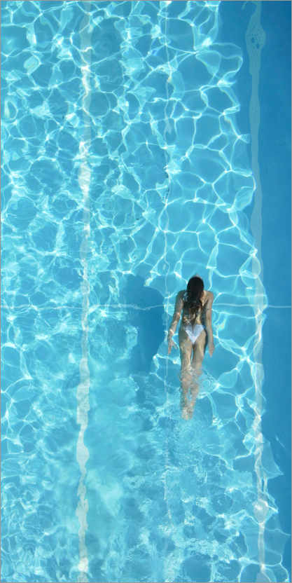 Póster Woman in swimming pool