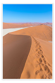 Póster  Sand dunes and blue sky at Sossusvlei, Namib desert, Namibia - Fabio Lamanna